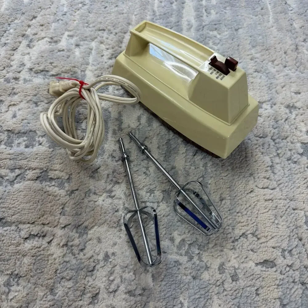 Vintage Robeson Hand Mixer w/Beaters 5-speed Almond & brown country kitchen